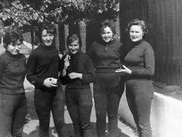 Żeńska drużyna siatkówki LZS Zbiersk początek lat sześćdziesiątych